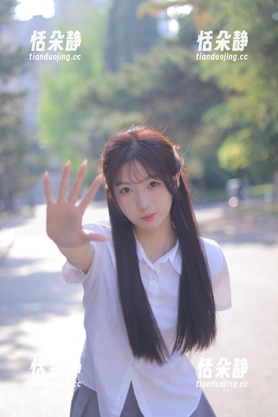 一段无圣光的幻想旅程：Kang InkyungDJAWA蕾丝女仆图集的视觉享受.txt